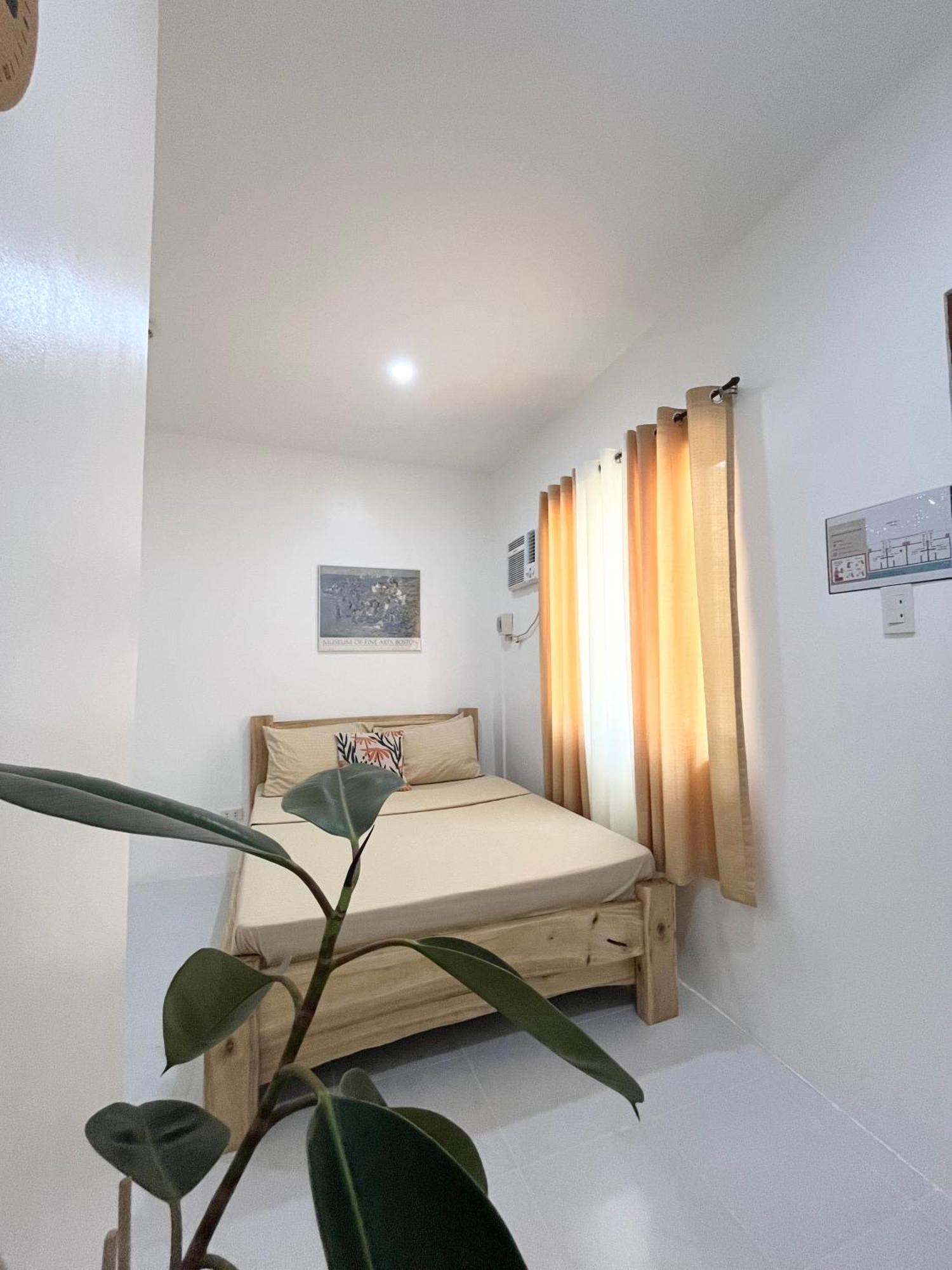 Sunnydale Apartelle -Room Accommodation Near Calatagan Beach Resorts Batangas Exterior foto